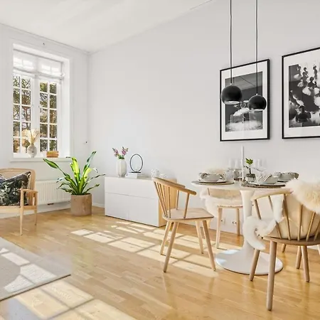 Modern & 2 Bedroom With Parking Apartment