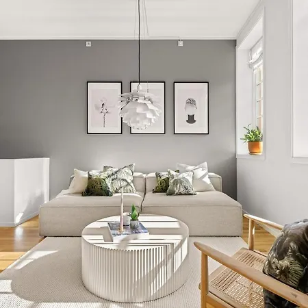 Apartment Modern & 2 Bedroom With Parking *