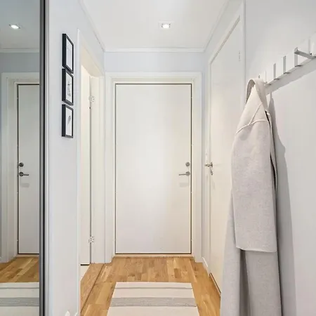 Apartment Modern & 2 Bedroom With Parking *